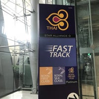 Photo taken at Fast Track West by KUGENUMAN on 9/11/2018