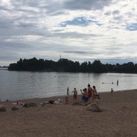 Photo taken at Mustikkamaan uimaranta by Tommi on 7/9/2021