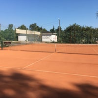 Photo taken at Smash Tennis (Kaisaniemen tenniskenttä) by Tommi on 7/14/2021