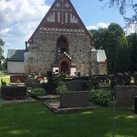 Photo taken at Pyhän Laurin kirkko - Helsingin pitäjän kirkko by Tommi on 7/27/2018