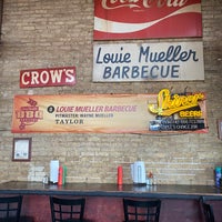 Foto tomada en Louie Mueller Barbecue  por Aaron D. el 7/1/2021