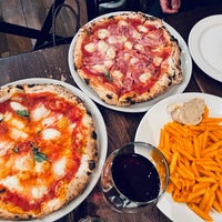 10/20/2022 tarihinde SuJin K.ziyaretçi tarafından Bavaro&amp;#39;s Pizza Napoletana &amp;amp; Pastaria'de çekilen fotoğraf