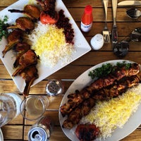 Foto tirada no(a) Shiraz Persian Restaurant + Bar رستوران ایرانی شیراز por Azman A. em 12/8/2015