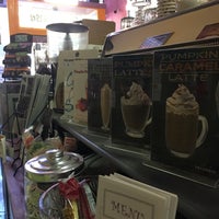 Foto scattata a Rude Awakening Coffee House da Tina-Marie 🌺 il 10/28/2018