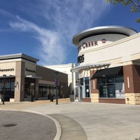 Foto scattata a Cross Creek Mall da Tina-Marie 🌺 il 4/12/2018