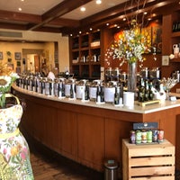 8/19/2021 tarihinde Huntington S.ziyaretçi tarafından Monterey&amp;#39;s Tasty Olive Bar'de çekilen fotoğraf