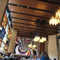 10/2/2021 tarihinde Huntington S.ziyaretçi tarafından OneUP Restaurant &amp;amp; Lounge'de çekilen fotoğraf