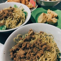 Photo taken at Bakmi Lung Kee by Victor R. on 5/6/2019