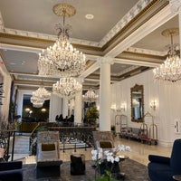 Foto diambil di Le Pavillon Hotel oleh Jovana G. pada 7/30/2022