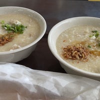 Photo taken at Sin Heng Kee Porridge by Aps A. on 1/9/2022