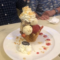 Photo taken at Häagen-Dazs by Ging L. on 5/6/2018