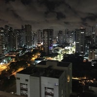 Das Foto wurde bei Courtyard Recife Boa Viagem von ŞuLe am 12/5/2017 aufgenommen