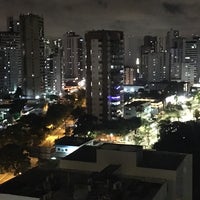Das Foto wurde bei Courtyard Recife Boa Viagem von ŞuLe am 12/5/2017 aufgenommen