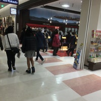 Photo taken at くまざわ書店 by Masamichi I. on 12/17/2016
