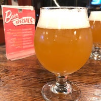 Photo prise au Upland Brewing Company Brewery &amp;amp; Tasting Room par Jameson R. le11/7/2018