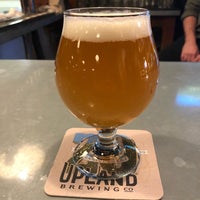 Foto diambil di Upland Brewing Company Brewery &amp;amp; Tasting Room oleh Jameson R. pada 11/14/2018