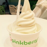 Photo taken at Pinkberry by Darius D. on 5/30/2015