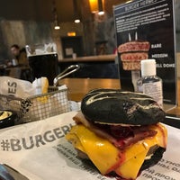 Photo taken at Burger Heroes by Helga R. on 5/9/2017