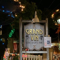 Foto tomada en Grand Vin Wine Shop &amp;amp; Bar  por Michael Z. el 12/5/2019