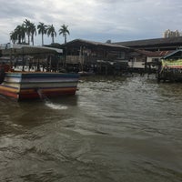 Photo taken at เรือข้ามฟาก ท่าช้าง-วังหลัง by Eroo on 11/20/2017