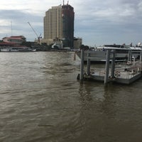 Photo taken at เรือข้ามฟาก ท่าช้าง-วังหลัง by Eroo on 11/20/2017