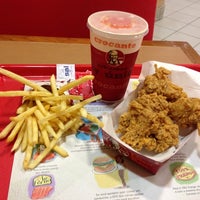 8/11/2013에 Dani J.님이 KFC에서 찍은 사진