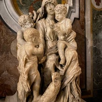 Photo taken at Basilica di Santa Maria sopra Minerva by Theresa H. on 5/3/2022