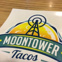 5/9/2015 tarihinde Tiffany W.ziyaretçi tarafından Moontower Tacos'de çekilen fotoğraf