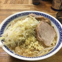 Photo taken at ラーメン二郎 新小金井街道店 駐車場 by おかべ on 4/23/2017