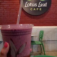 รูปภาพถ่ายที่ Lotus Leaf Cafe โดย Ang เมื่อ 8/24/2017