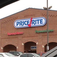 Foto tirada no(a) Price Rite of Baltimore por Marce V. em 12/11/2012