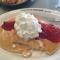 Photo taken at Lincoln Square Pancake House by Diana R. on 5/30/2017