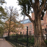 Photo taken at Tramhalte Rijksmuseum by Tim Changhyun N. on 10/18/2017