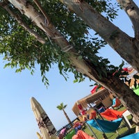 Foto scattata a Surf Beach Cafe da Cihan ö. il 8/22/2018