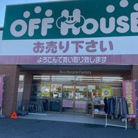 Photo taken at オフハウス東越谷店 by hiropapipapi on 12/11/2021