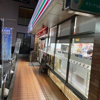 Photo taken at 7-Eleven by hiropapipapi on 12/12/2022