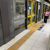 Photo taken at Namboku Line Komagome Station (N14) by hiropapipapi on 11/21/2021