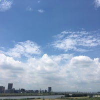Photo taken at 荒川土手 by zuvi y. on 7/23/2021