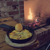 Foto tirada no(a) The Rock Wood Fired Pizza por Gina N. em 11/3/2021