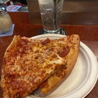 Foto scattata a Pizza Lucé da Bill W. il 5/18/2024