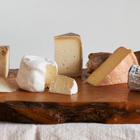 4/1/2015 tarihinde Talbott &amp;amp; Arding Cheese and Provisionsziyaretçi tarafından Talbott &amp;amp; Arding Cheese and Provisions'de çekilen fotoğraf