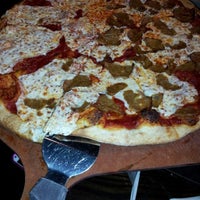 1/8/2013 tarihinde Judith L.ziyaretçi tarafından Coal Fire Pizza'de çekilen fotoğraf