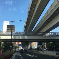 Photo taken at 西新宿四丁目交差点 by Акихико К. on 4/19/2018