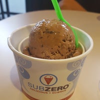 Foto tomada en Sub Zero Ice Cream &amp;amp; Yogurt  por Karla N. el 12/16/2018