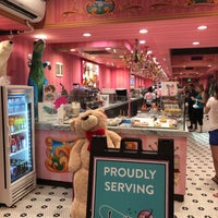 Photo taken at Sloan&amp;#39;s Ice Cream - Delray by Jenni H. on 11/11/2018