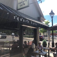 Foto scattata a Square Cafe da Jenni H. il 5/27/2021