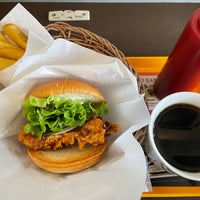 Photo taken at Freshness Burger by Fukudome of toyokawa on 12/17/2021
