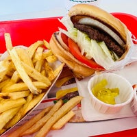 Photo taken at In-N-Out Burger by Hide＊ K. on 7/20/2023