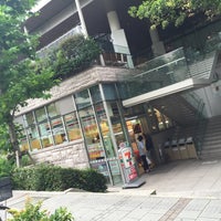 Photo taken at 7-Eleven by はじたん🚕 on 6/18/2015