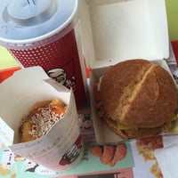 Снимок сделан в KFC пользователем アレクサンドル⚡️ 9/13/2015